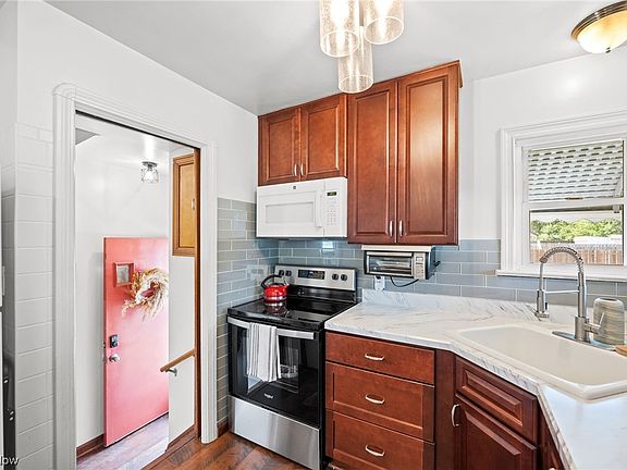 5th image of 4008 Oak Park Ave