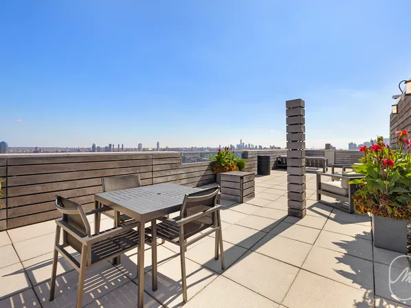 290 Third Avenue image 25 of 28