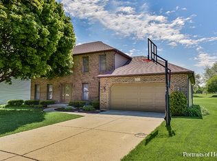 201 Breckenridge Dr, Aurora, IL