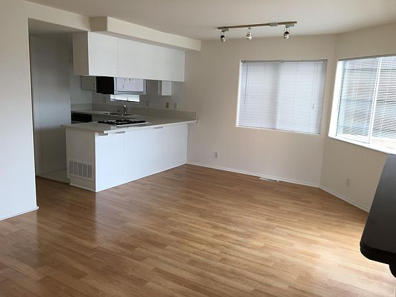2nd image of 214 39th St