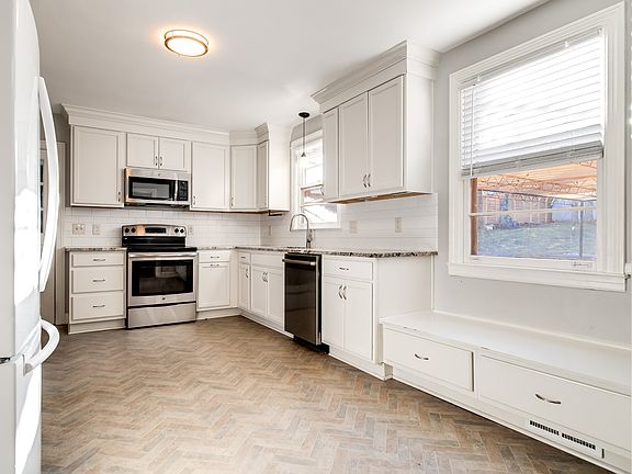 4th image of 3909 Albert Dr
