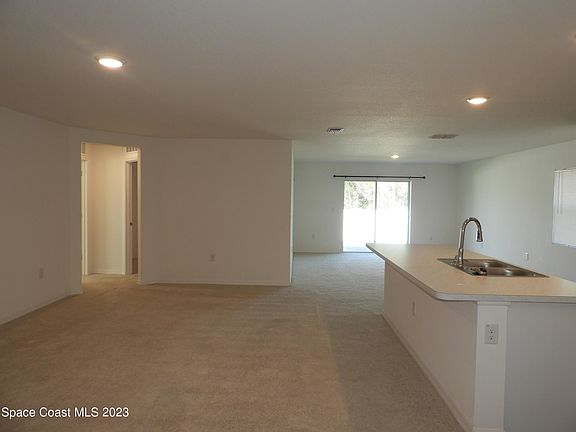 3rd image of 690 San Filippo Dr SE