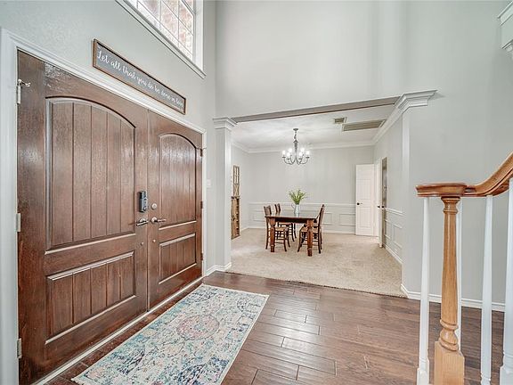 3rd image of 2570 Woodside Dr