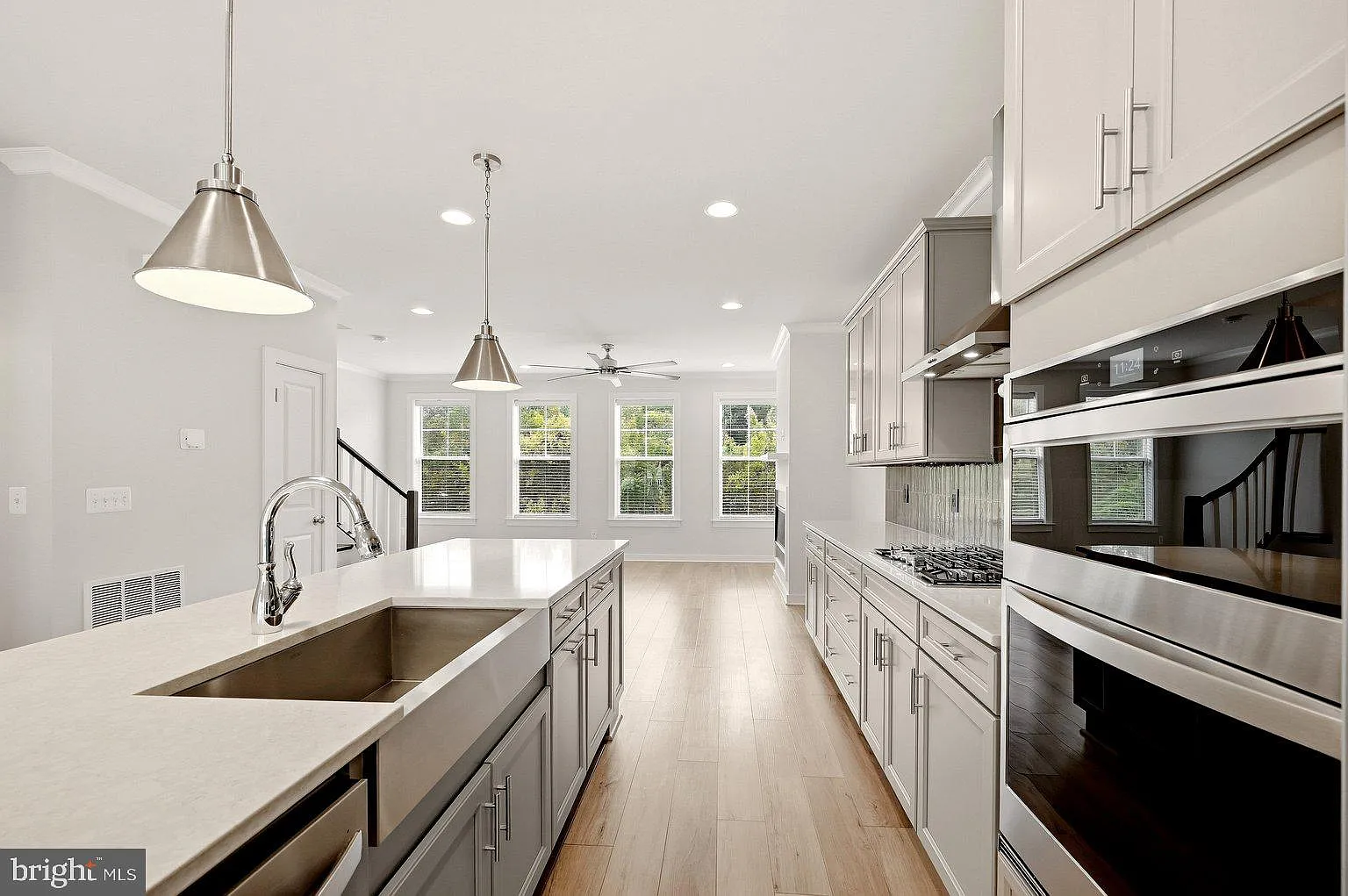 3 bed, 3.5 bath, 1255 sqft, $3,100 — Photo 2