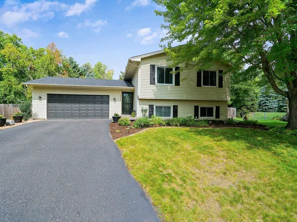 4920 Quaker Ln N, Plymouth, MN 55442