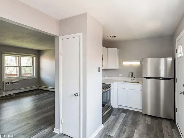 Palatine Park Apartments — Photo 4