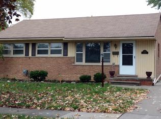 22973 Clairwood St, Saint Clair Shores, MI 48080