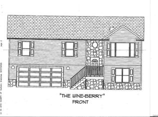 12 Rosewood Dr, Auburn, NY 13021