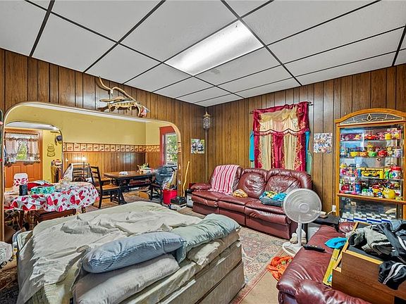 5th image of 714 W 6th St