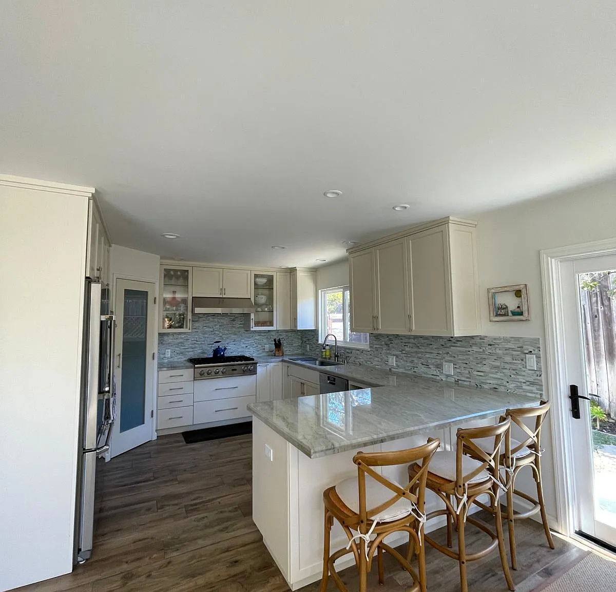 3 bed, 2.0 bath, 1672 sqft, $8,500 — Photo 3