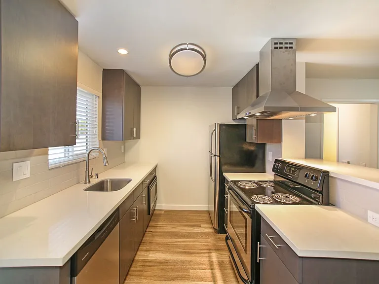 unit on 32nd — Photo 7
