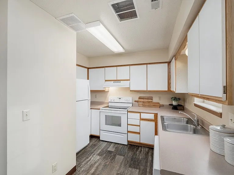 Eastpointe Townhomes — Photo 26