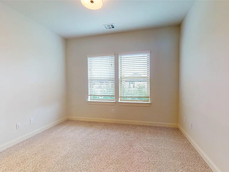 1708 Upland Lakes — Photo 32