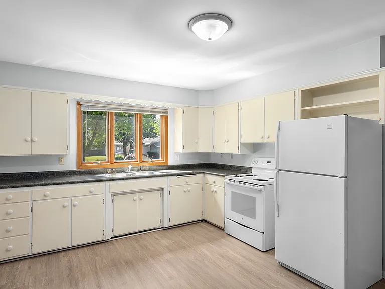 525 Oxford St #4 — Photo 4