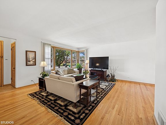 4th image of 1865 Sunnyside Ave