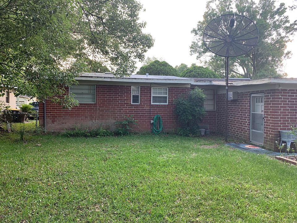 2nd image of 2141 Nathan Dr W