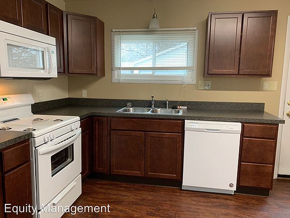 3rd image of 4222 Woodmere Dr