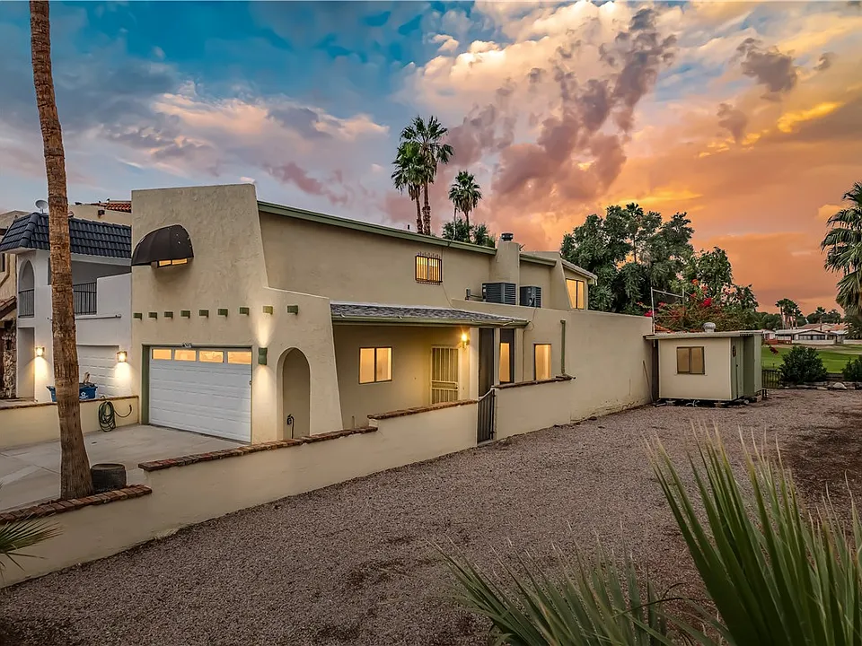 2687 Country Club Dr
