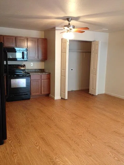 3 bed, 2.5 bath, 1450 sqft, $1,370 — Photo 4
