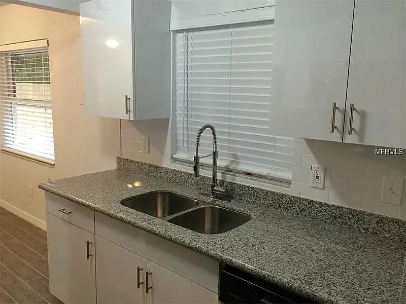 3 bed, 1050 sqft, $2,000 — Photo 4