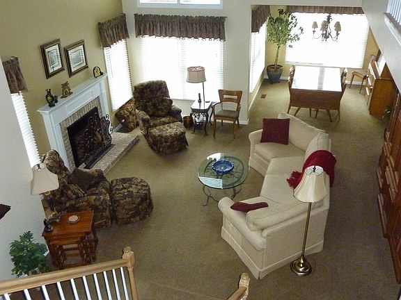 4th image of 700 N Walden Dr