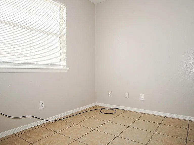 216 S Schutz Dr #10 — Photo 7