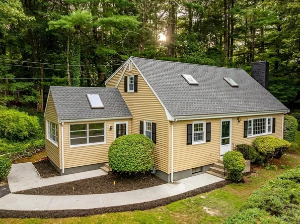 34 Carleton Rd, Hingham, MA 02043