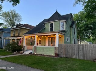 709 Chestnut St, Grand Forks, ND 58201