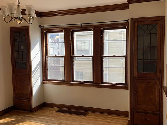5th image of 1563 Victoria Ave