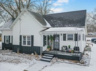 421 S Madison St, Cerro Gordo, IL 61818