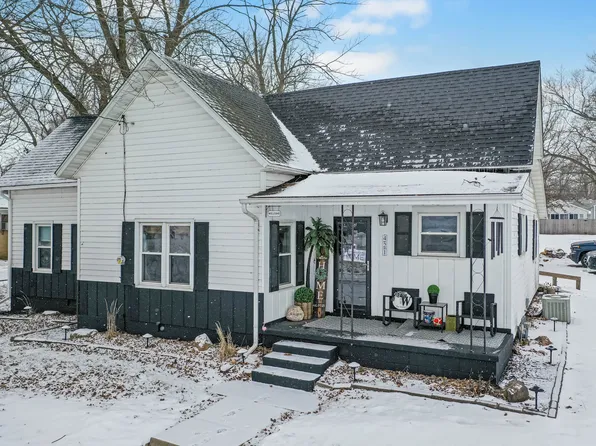 421 S Madison St, Cerro Gordo, IL 61818