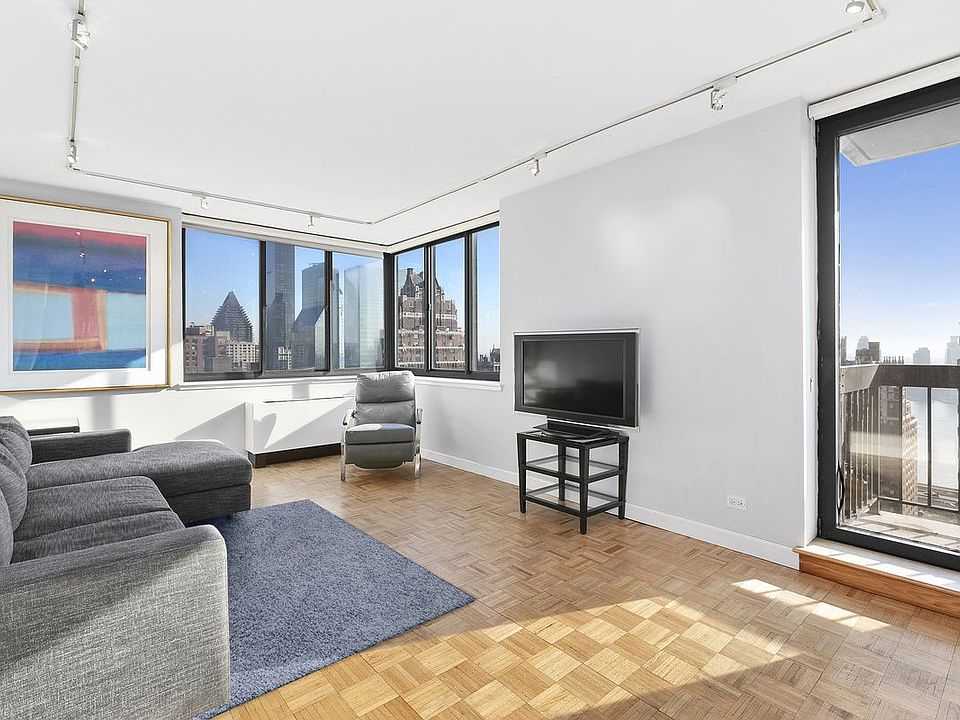 1st image of 250 E 40th St APT 32E