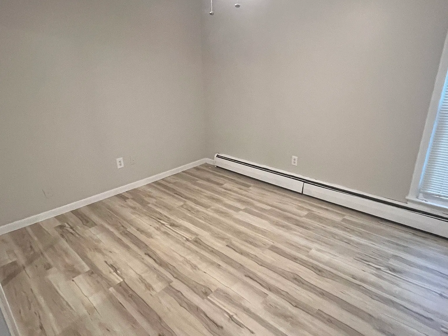 7302 Noble St — Photo 4