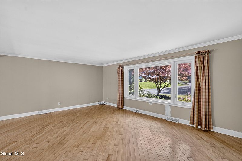5th image of 901 Londonderry Court