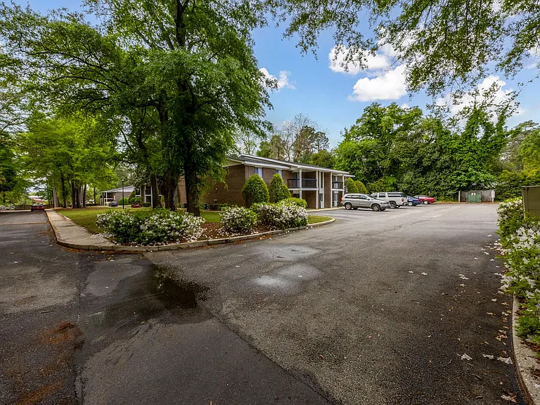 Landmark Woods Apartment Homes — Photo 13
