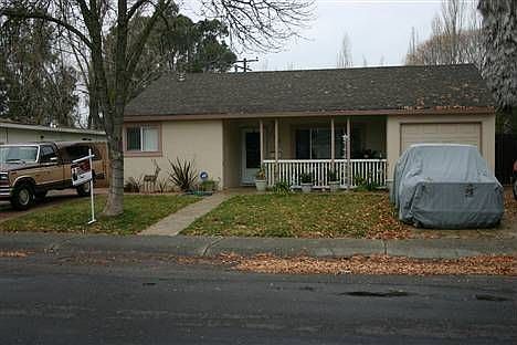 2nd image of 809 3rd St