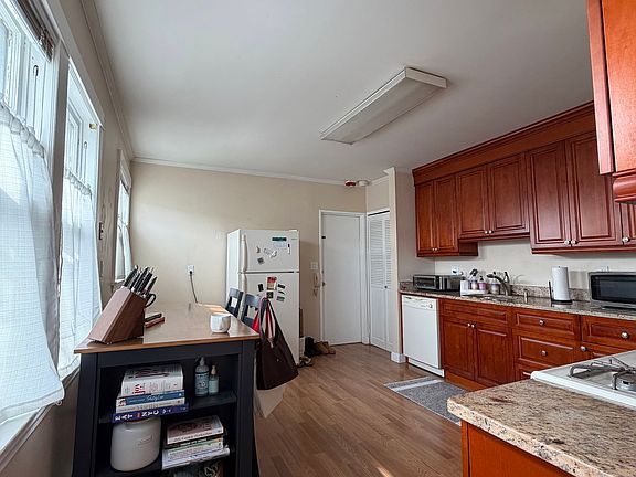 2nd image of 100 Colonial Rd #2