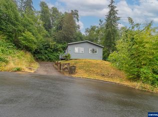 916 SE Loren Ln, Toledo, OR 97391