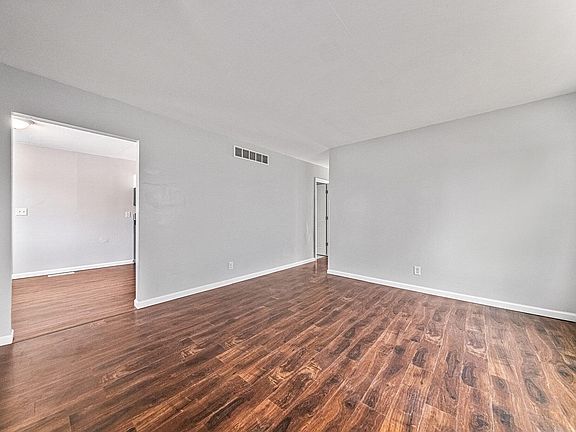 5th image of 137 W Euclid Ave