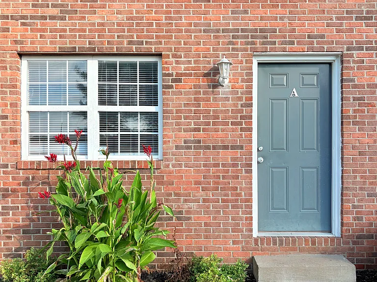 1985 Ada Way — Photo 2