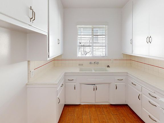 3rd image of 628 Park Ave APT C
