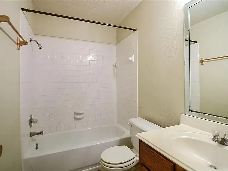8311 Berkely Ct — Photo 11