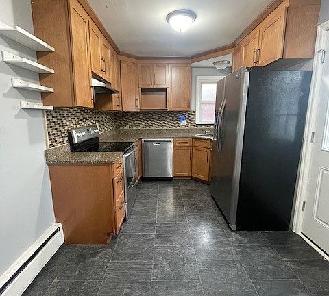 5th image of 16 Bluff Rd