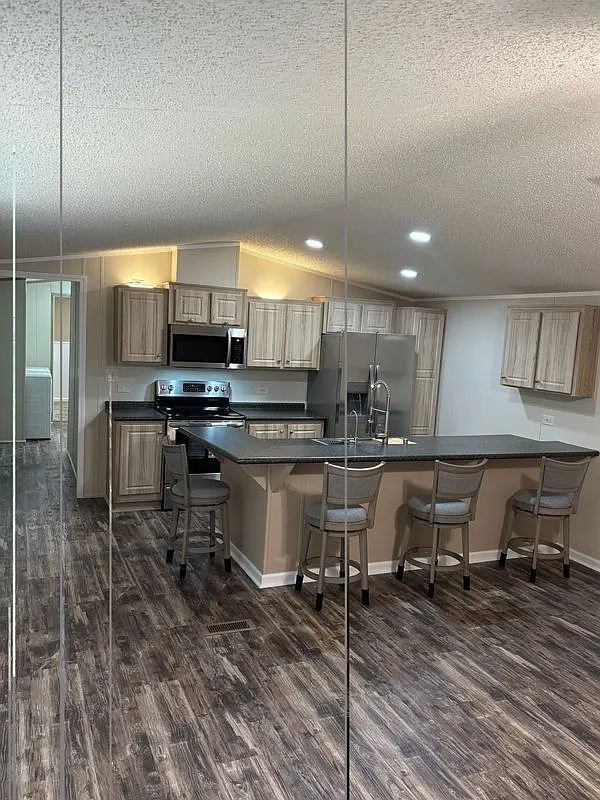 3 bed, 2.0 bath, 1100 sqft, $1,292 — Photo 4