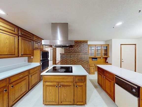 5th image of 704 SW 113th St