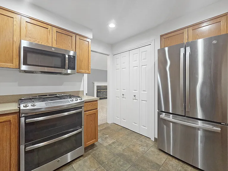 10526 SW Windsor Pl — Photo 8