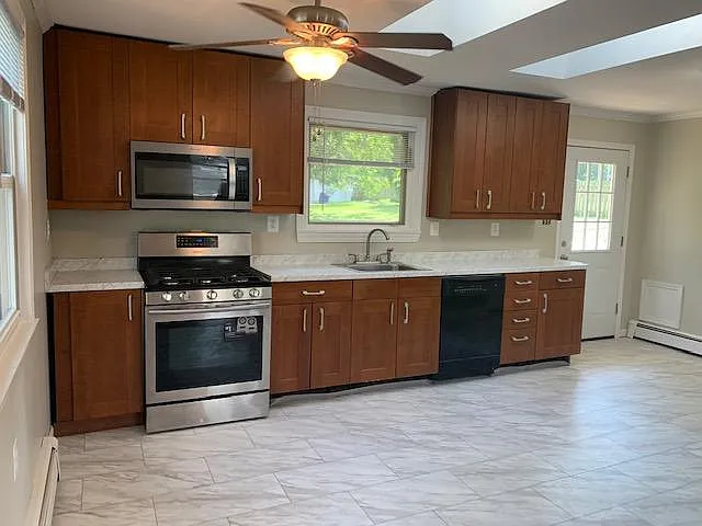 2 bed, 1250 sqft, $1,975 — Photo 2