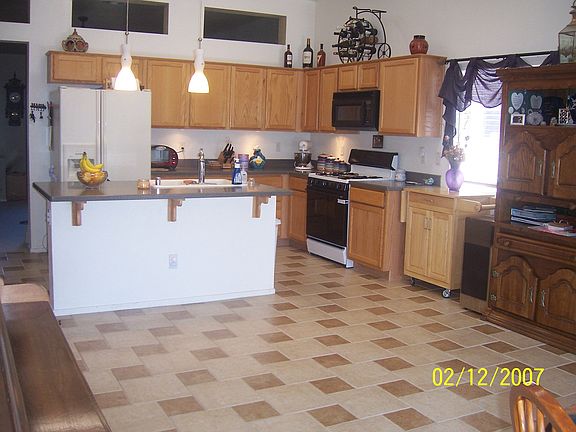 Dinning/kitchen