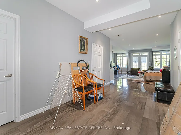 34 Alex Campbell Cres — Photo 29
