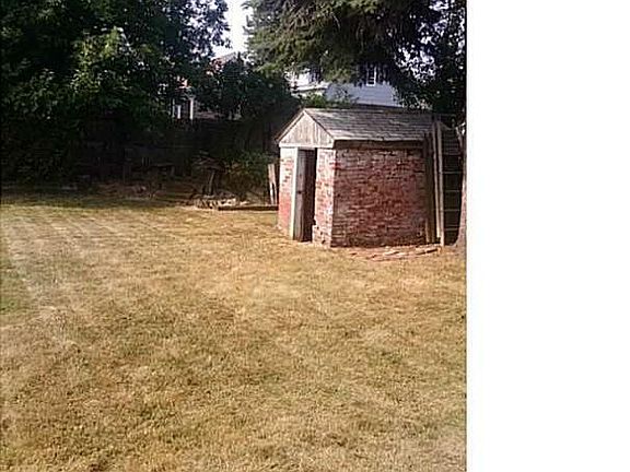 3rd image of 33 Julian Ave
